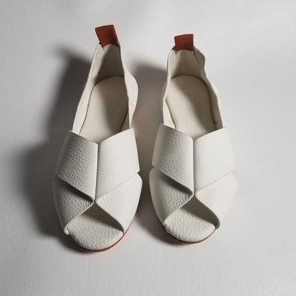 Mercedes Castillo White Leather Sandals - Picture 2 of 8